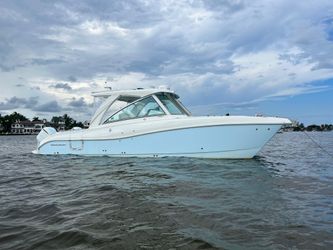 32' World Cat 2016 Yacht For Sale